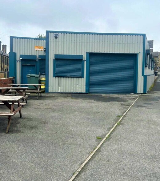 Plover Rd, Huddersfield, HD3 3HS