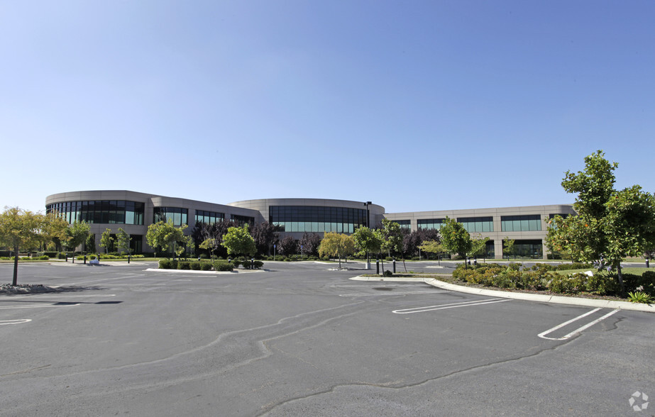 6900 Dumbarton Cir, Fremont, CA for lease - Building Photo - Image 2 of 3