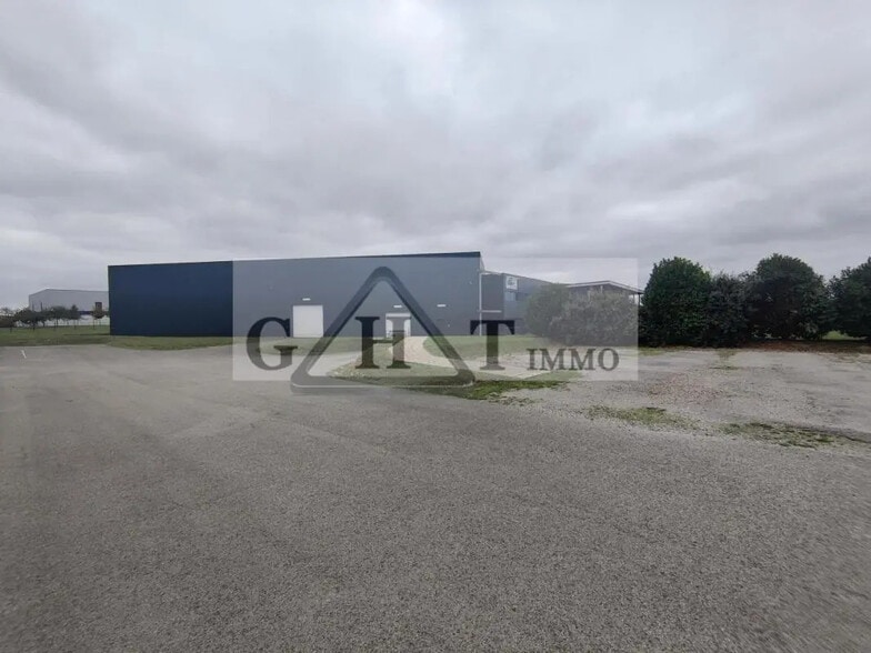 Industrial in Creil for lease - Building Photo - Image 3 of 3