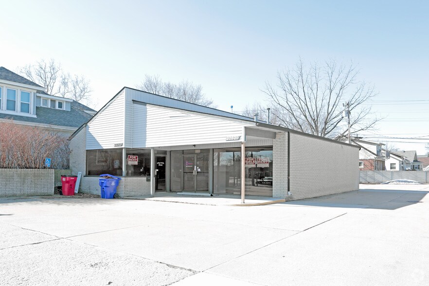 3261532621 Utica Rd, Fraser, MI 48026