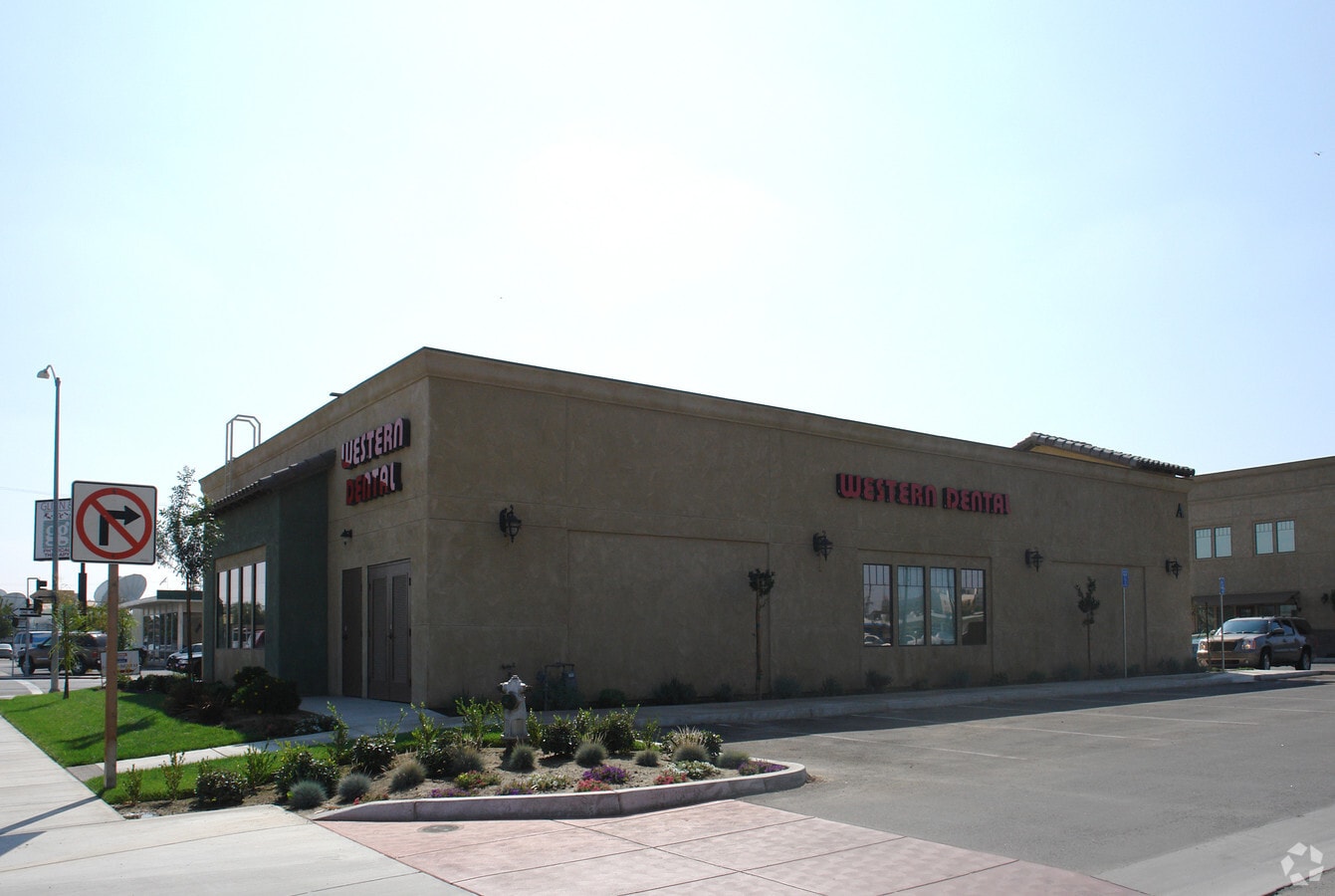 1201D 24th St, Bakersfield, CA 93301 Village Towne Center