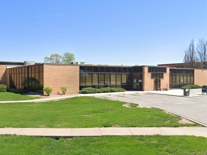 8915 Lenexa Dr, Lenexa, KS for lease - Building Photo - Image 1 of 3