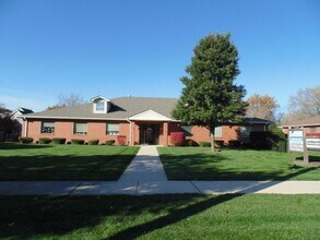 820 S Bartlett Rd, Streamwood, IL for lease Interior Photo- Image 1 of 10