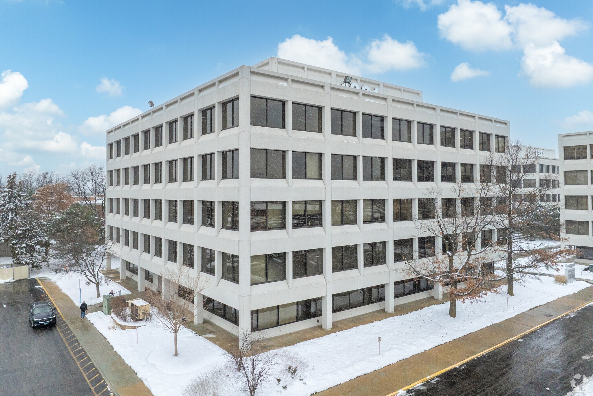 1821 Walden Office Sq, Schaumburg, IL for lease Primary Photo- Image 1 of 5