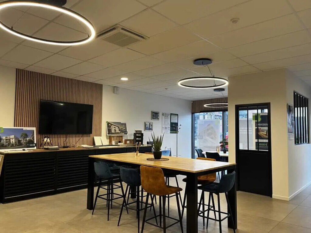 Location Bureaux 627 m² - Photo 1