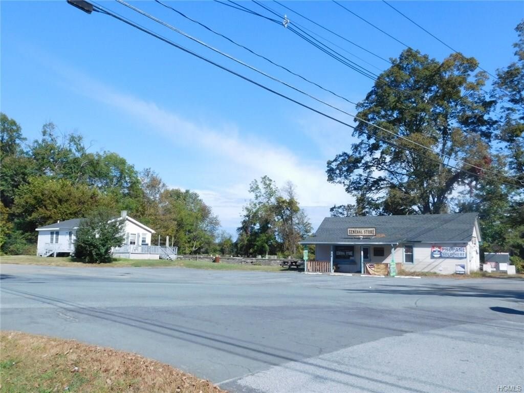 402 Lake Osiris Rd, Walden, NY 12586