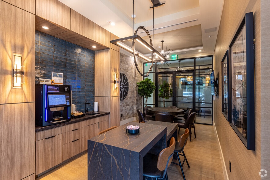 8205 Commerce Way, Miami Lakes, FL for lease - Interior Photo - Image 3 of 67