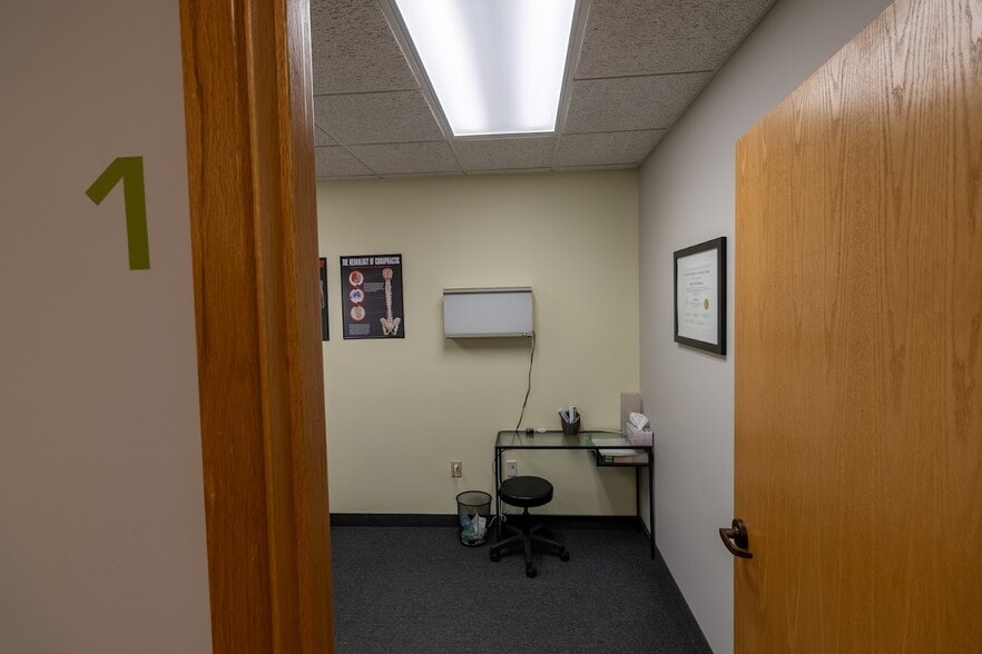 833 E 16th St, Holland, MI for lease - Building Photo - Image 2 of 38