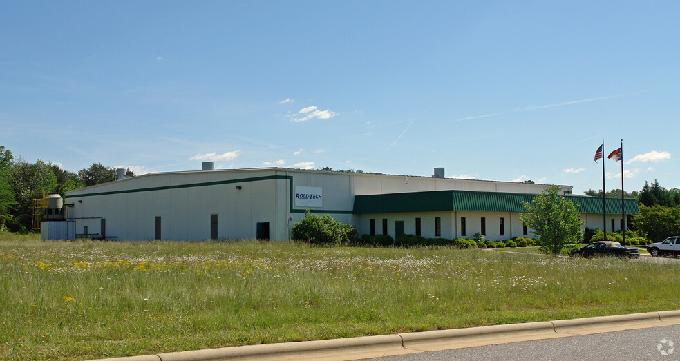 243 Performance Dr, Hickory, NC for lease - Primary Photo - Image 1 of 3