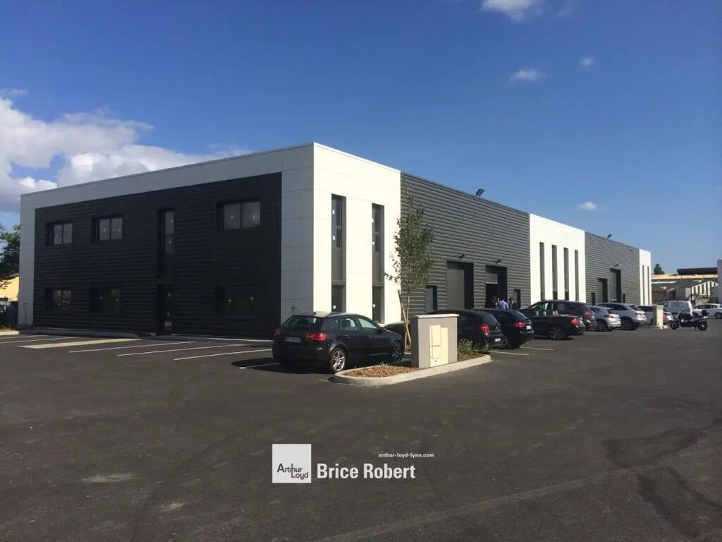 Location Local d'activités 600 m² - Photo 1
