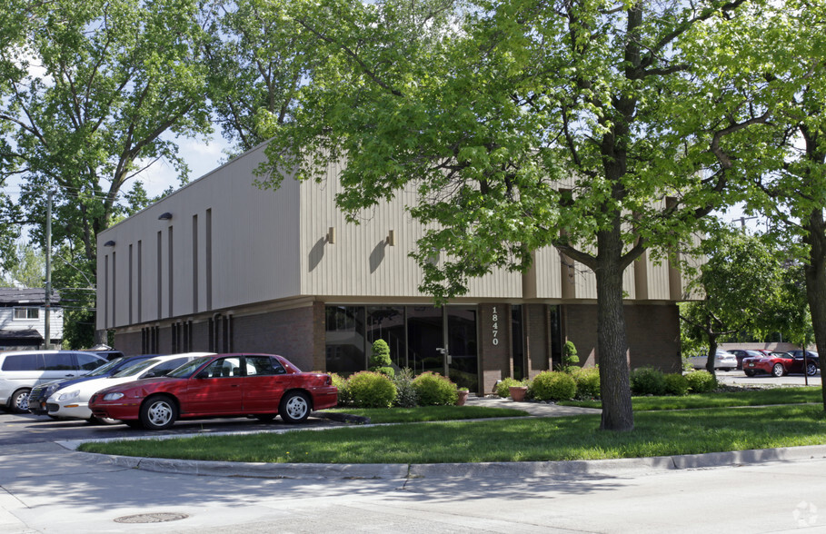 18470 W 10 Mile Rd, Southfield, MI for lease - Primary Photo - Image 1 of 4