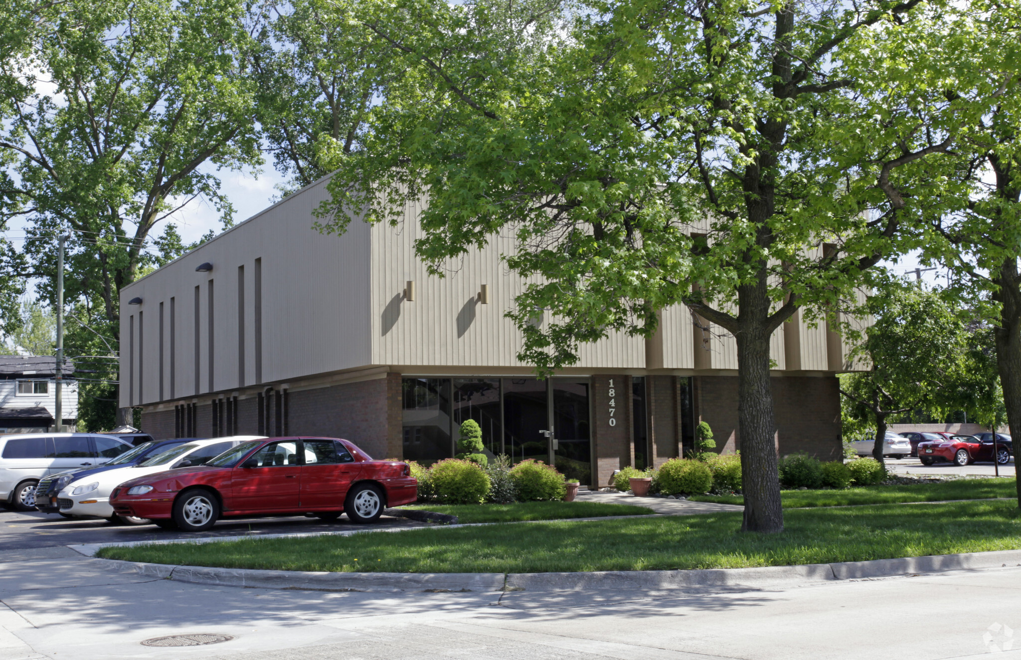 18470 W 10 Mile Rd, Southfield, MI for lease Primary Photo- Image 1 of 5