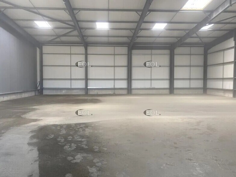 Industrial in Cavaillon for lease - Interior Photo - Image 1 of 1