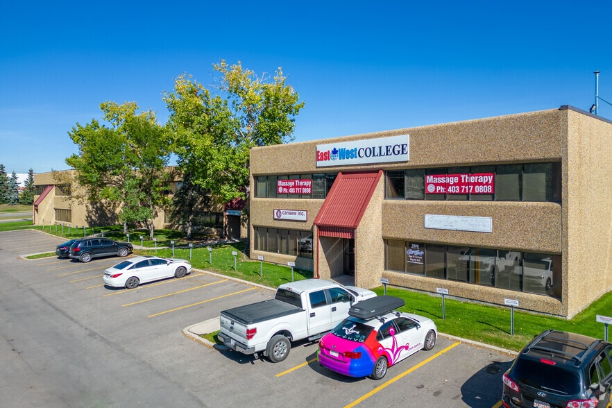 3880-3908 29 St NE, Calgary, AB for lease - Building Photo - Image 1 of 9
