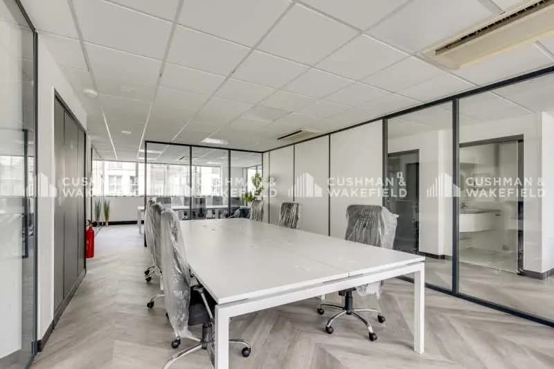 Office in Levallois-Perret for lease - Building Photo - Image 1 of 14
