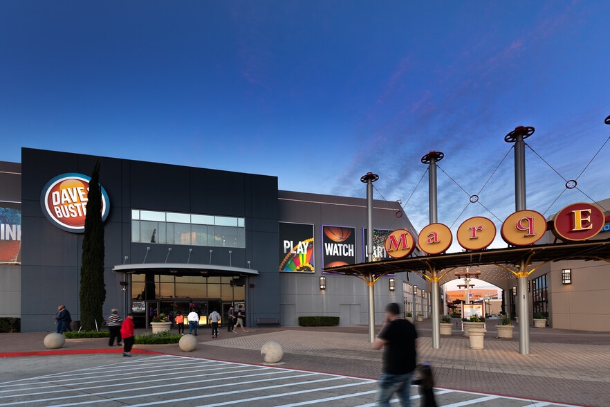 7600-7680 Katy Fwy, Houston, TX for lease - Building Photo - Image 3 of 9