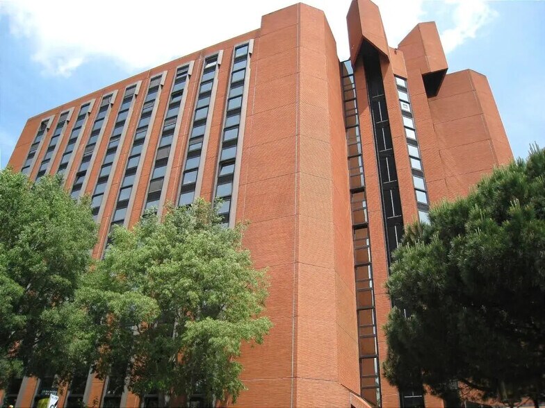 Office in Toulouse for lease - Building Photo - Image 2 of 7