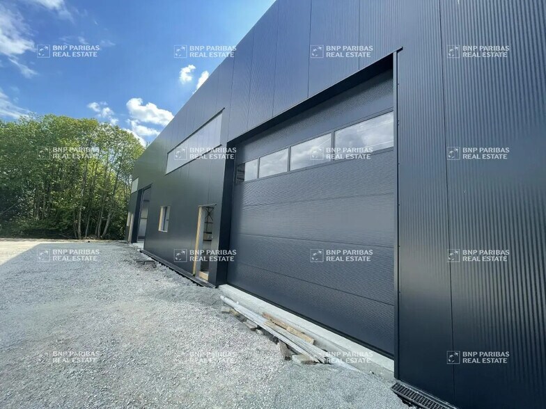 Office in Guichen for lease - Building Photo - Image 2 of 6