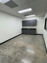 7306 Coldwater Canyon Ave, North Hollywood, CA for lease Interior Photo- Image 2 of 4