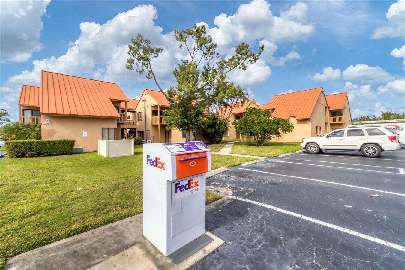 2831 Ringling Blvd, Sarasota, FL 34237