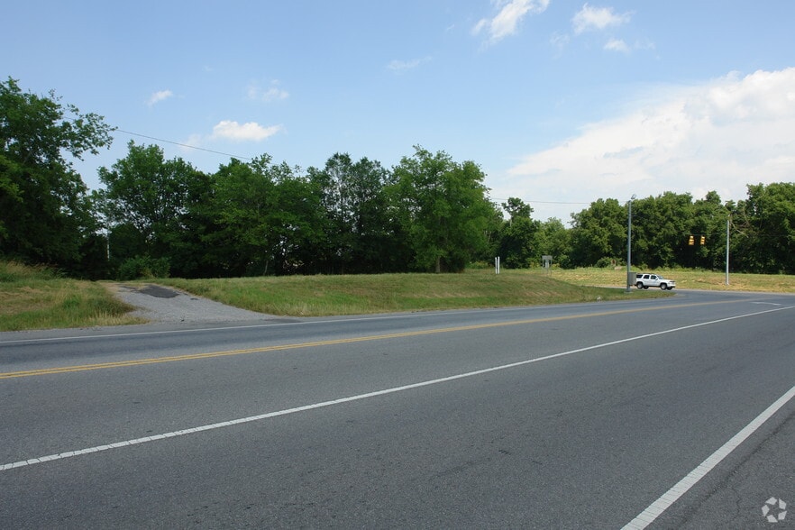 1113 Long Hollow Pike, Gallatin, TN for sale - Building Photo - Image 2 of 3