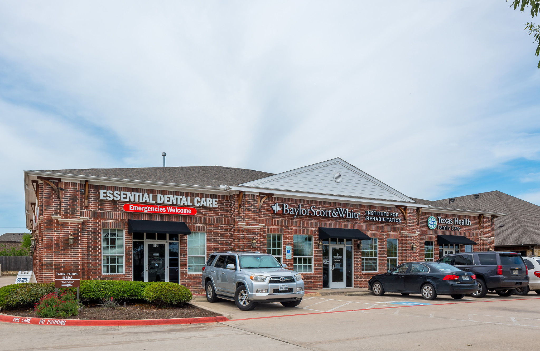 2950 W Camp Wisdom Rd, Grand Prairie, TX for lease Primary Photo- Image 1 of 26