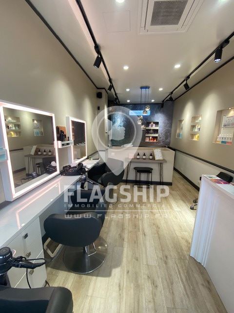 Retail in Paris for lease Interior Photo- Image 1 of 6