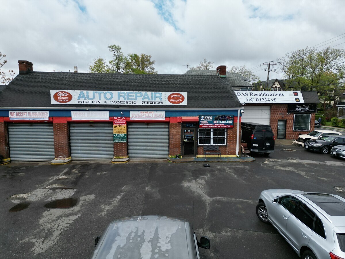 323 Clinton St, Hempstead, NY 11550