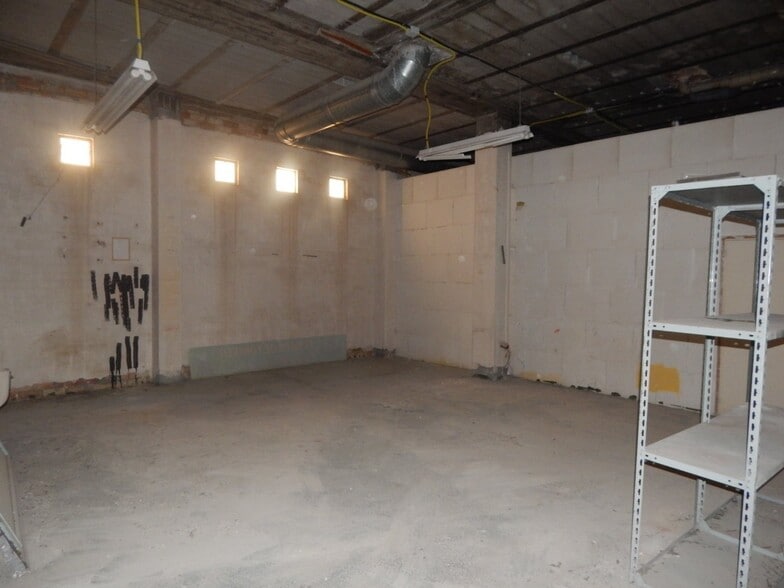 Retail in Ontinyent for lease - Building Photo - Image 3 of 11