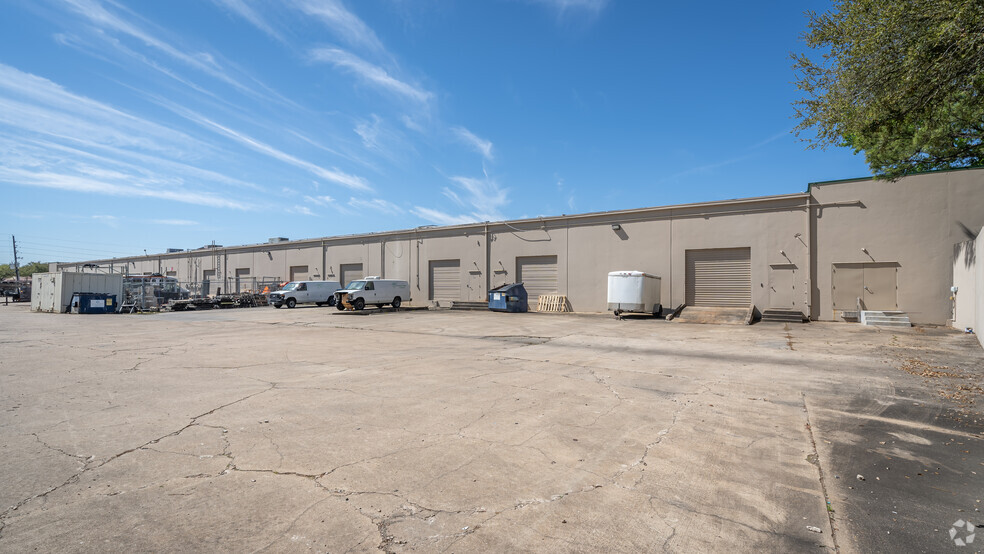 11391 Meadowglen Ln, Houston, TX for lease - Building Photo - Image 2 of 7