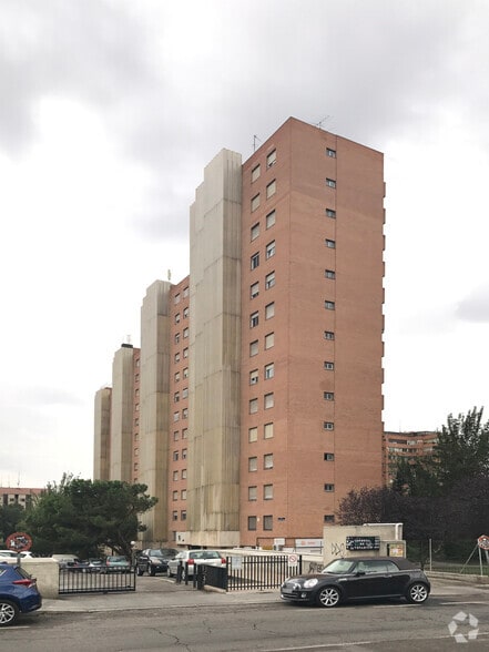 Calle de la Condesa de Venadito, 18, Madrid, Madrid for lease - Building Photo - Image 2 of 2