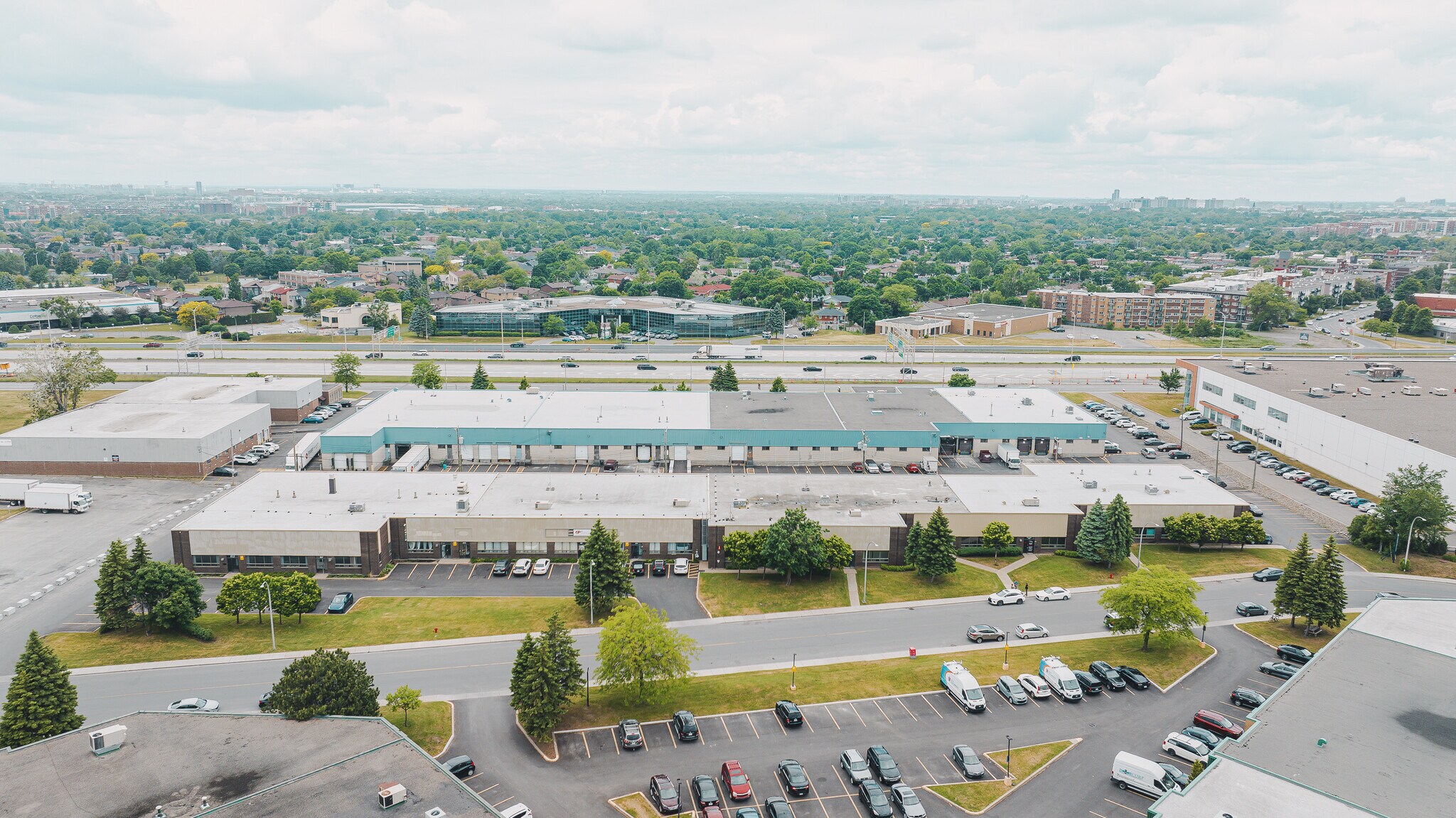 341-371 Rue Isabey, Saint-Laurent, QC for lease Building Photo- Image 1 of 2