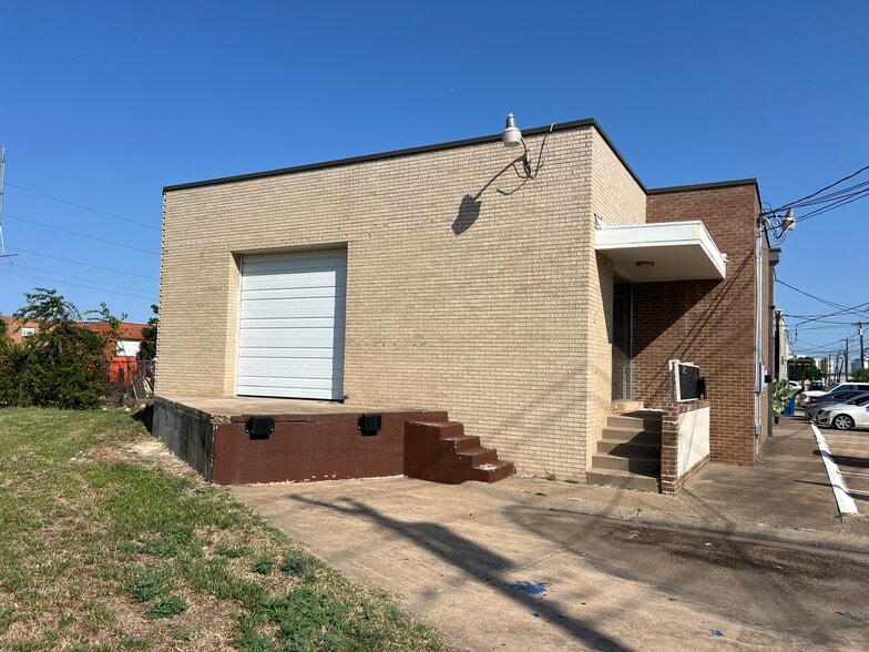 2535 Farrington St, Dallas, TX for lease - Building Photo - Image 3 of 6