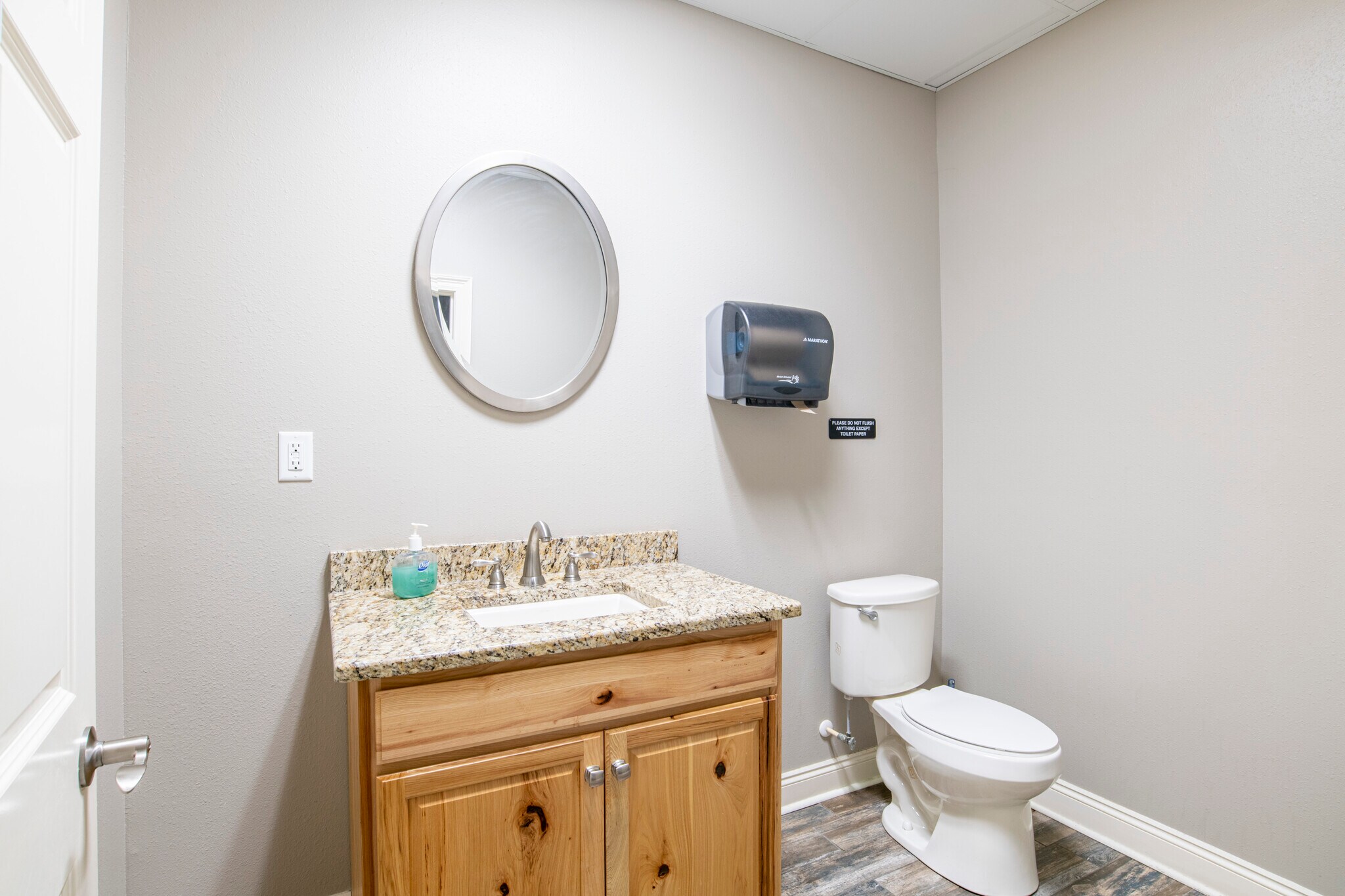 25883 Friendship Rd, Daphne, AL 36526 13,420 SF Partial Furnished Off/Warehouse