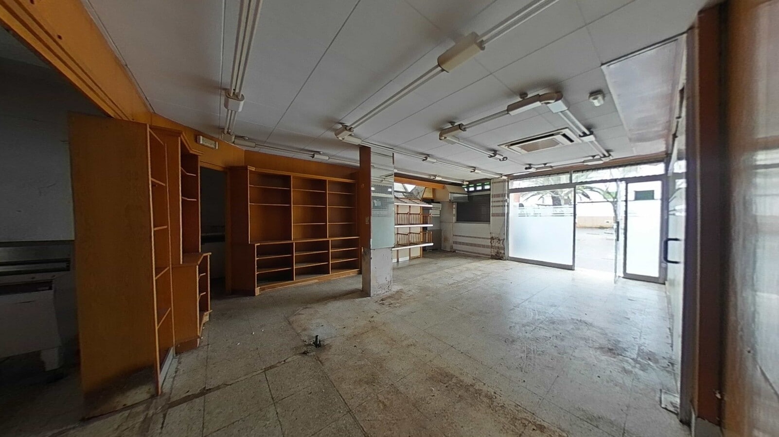 Cerdanyola del Vallès, BAR 08290 -  -  - Interior Photo - Image 1 of 8