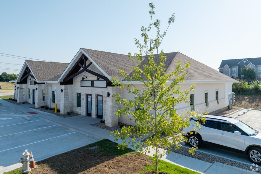 3400-3420 Basswood Blvd, Fort Worth, TX for lease - Building Photo - Image 2 of 9