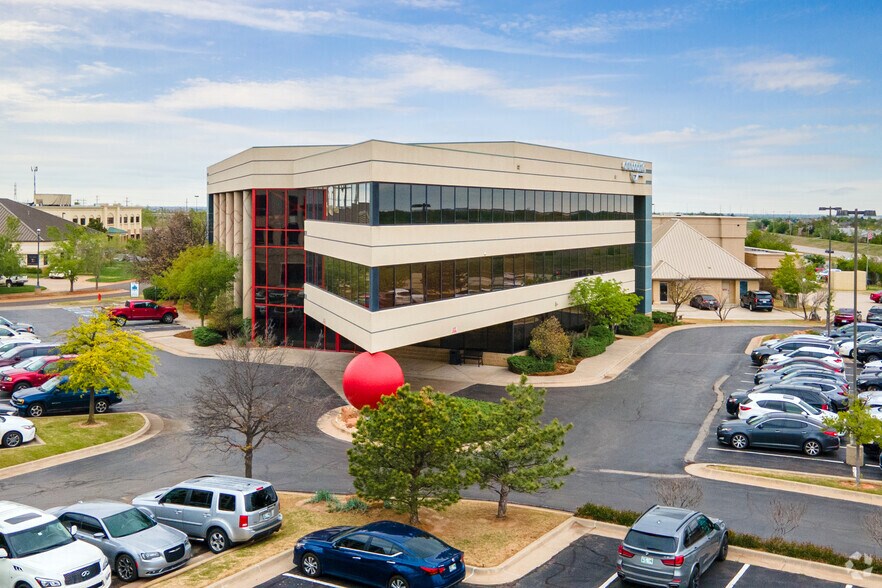 10914 Hefner Pointe Dr, Oklahoma City, OK for lease - Building Photo - Image 2 of 6