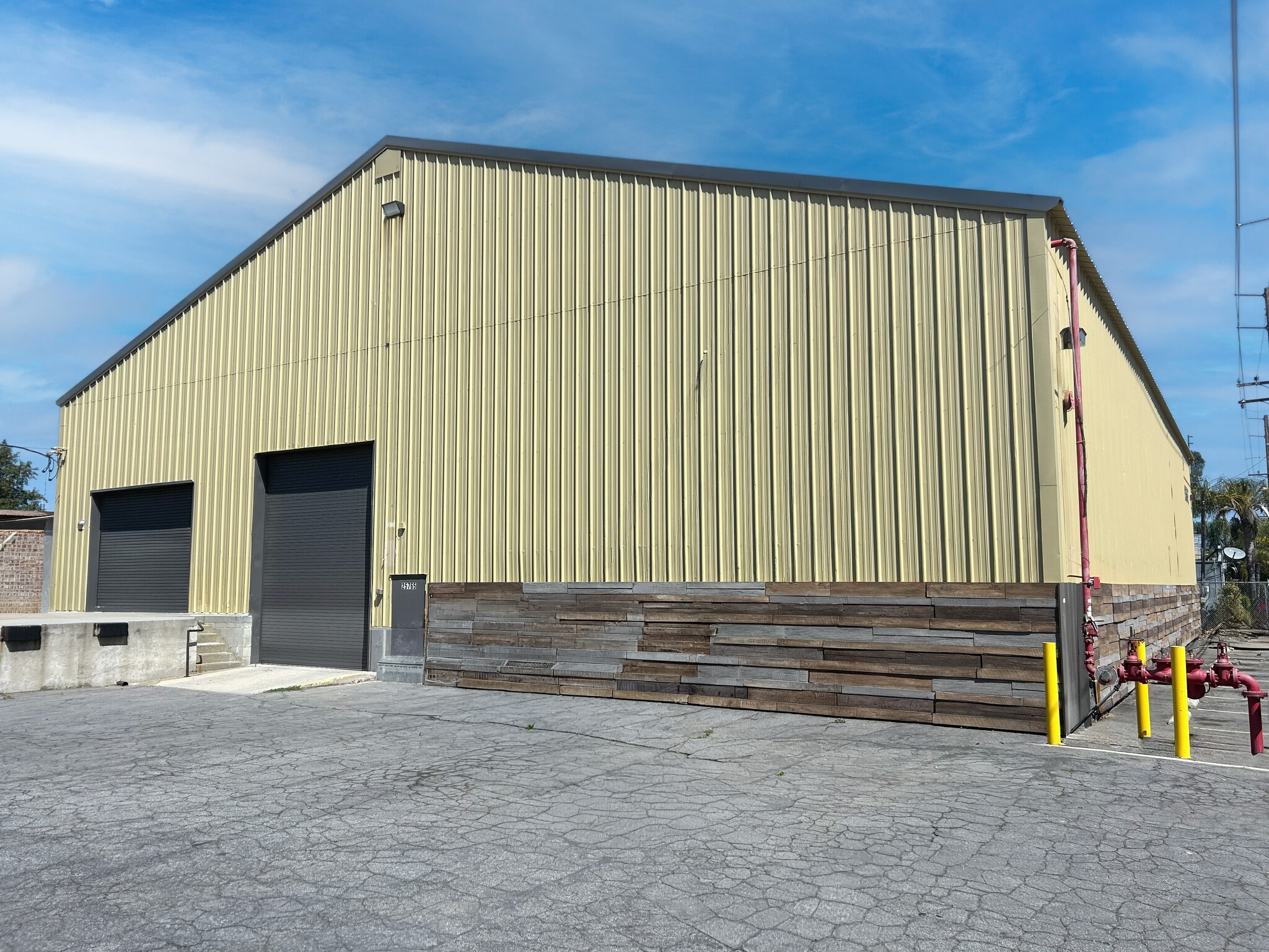 25781 Springbrook Ave, Santa Clarita, CA for lease Building Photo- Image 1 of 6