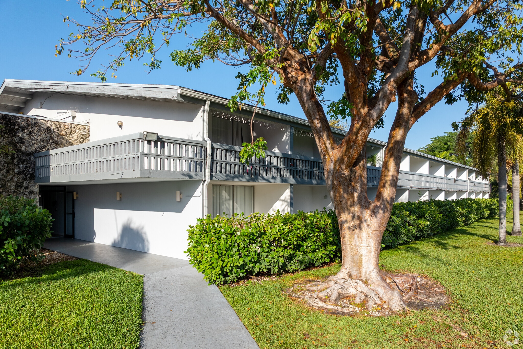 750 NE 195th St, Miami, FL for sale Primary Photo- Image 1 of 1