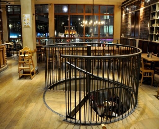 83-85 Notting Hill Gate, London for lease - Interior Photo - Image 3 of 9