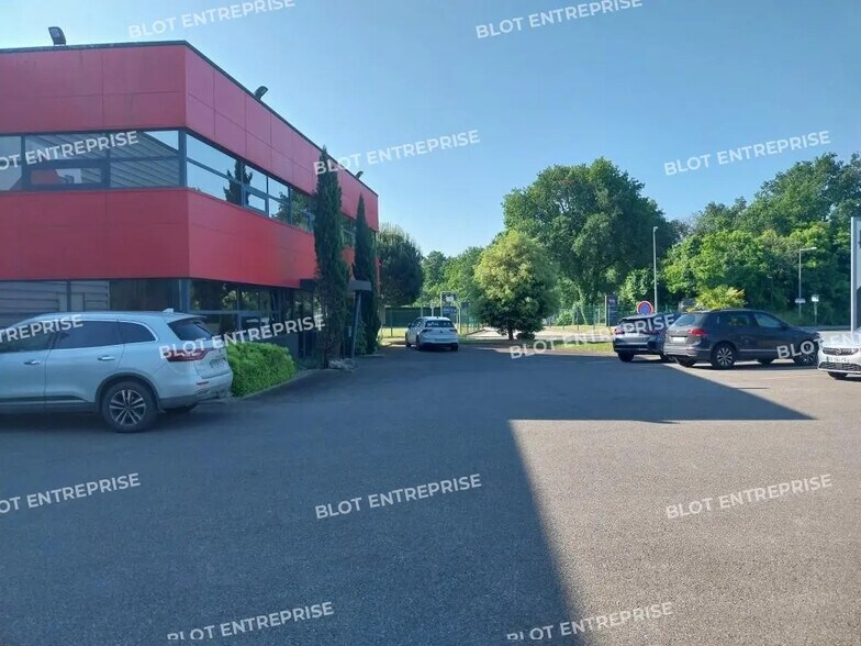 Flex in Sainte-Luce-sur-Loire for lease - Building Photo - Image 1 of 12