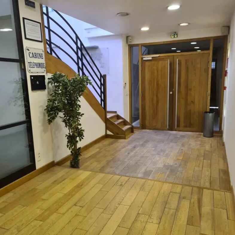 Office/Retail in Levallois-Perret for lease Interior Photo- Image 1 of 14