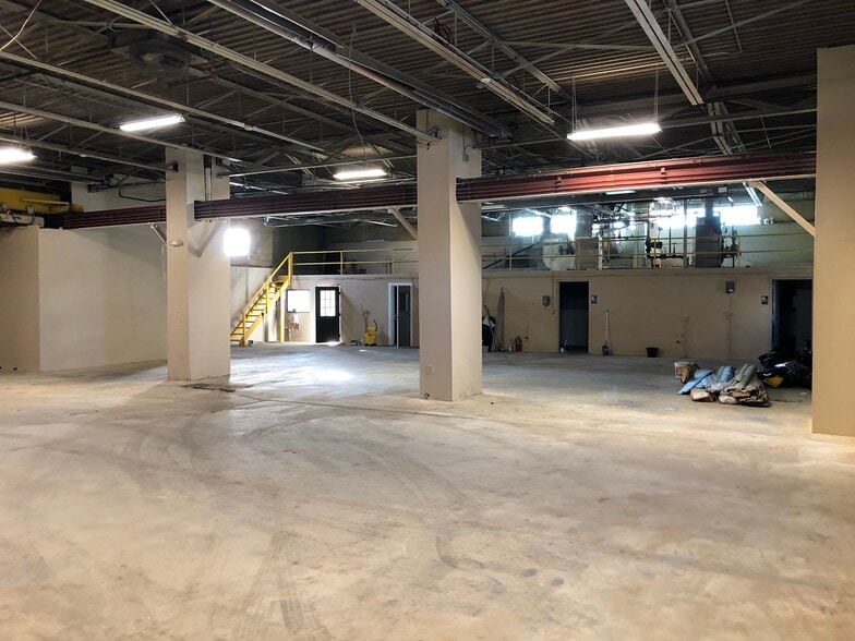 12950 Capital St, Oak Park, MI for lease - Building Photo - Image 3 of 11