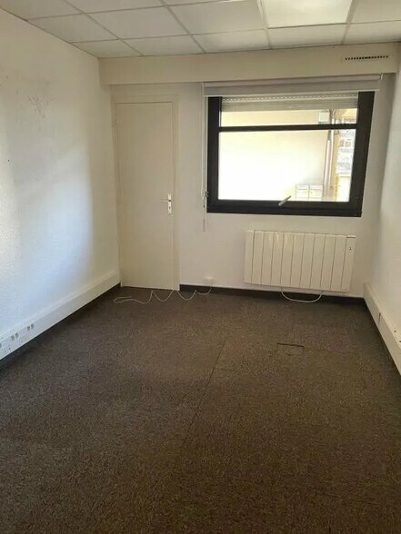 Retail in Caudan for lease - Interior Photo - Image 2 of 6