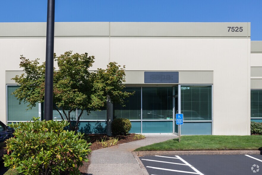 7525 NE Ambassador Pl, Portland, OR for sale - Building Photo - Image 2 of 4