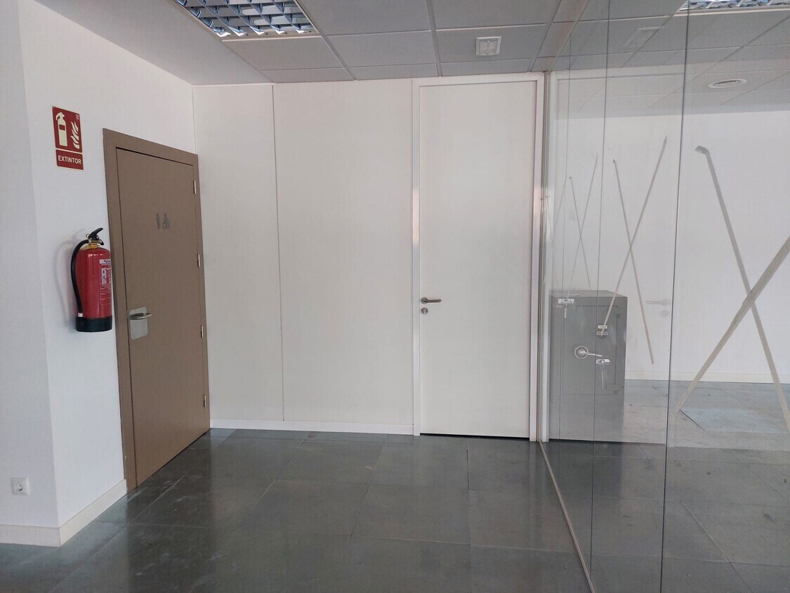 Calle Miguel Yuste, 6-8, Madrid, Madrid for lease Interior Photo- Image 1 of 3