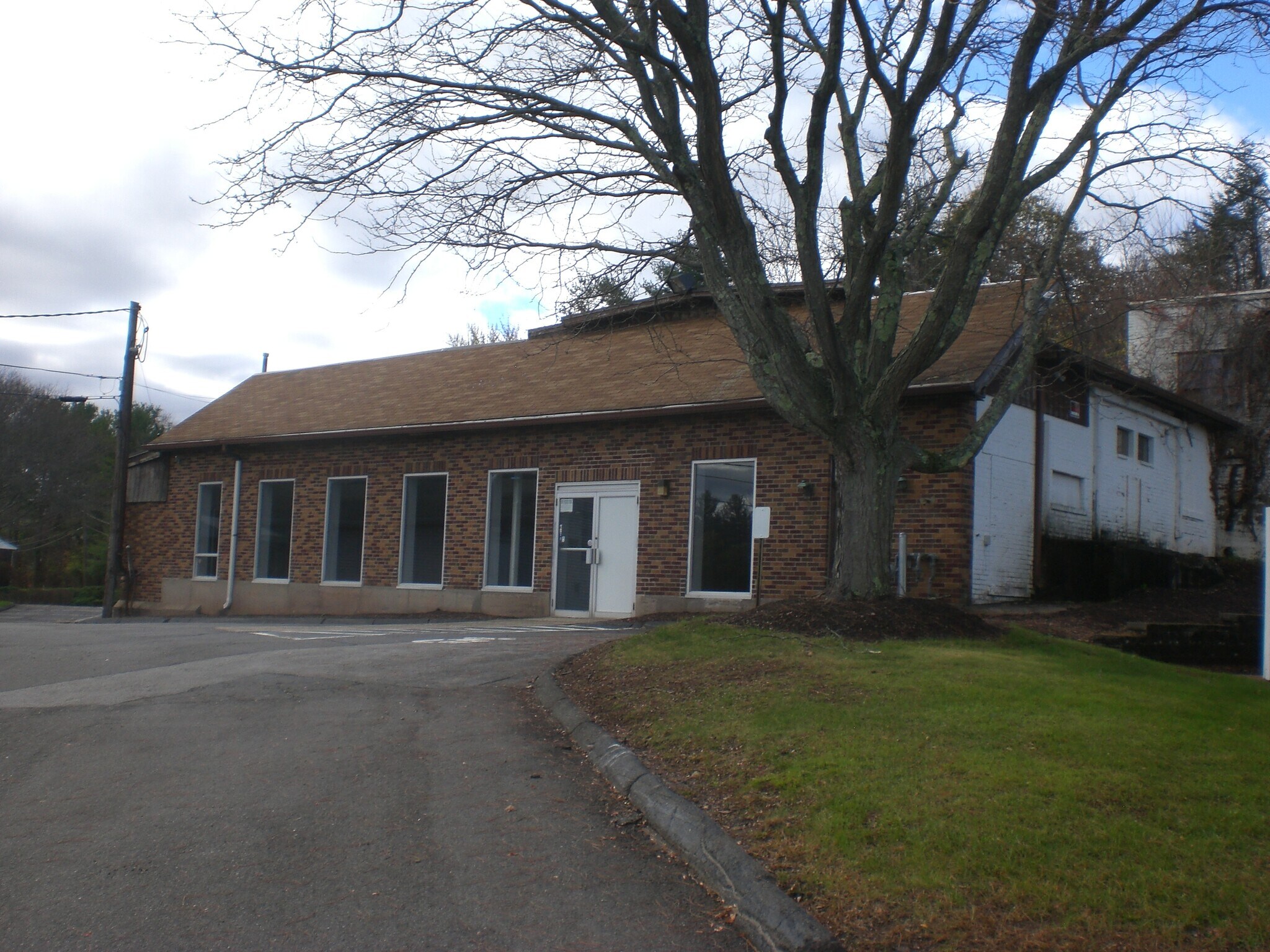 45 Chamberlain Hwy, Berlin, CT 06037 1060 Chamberlain Highway