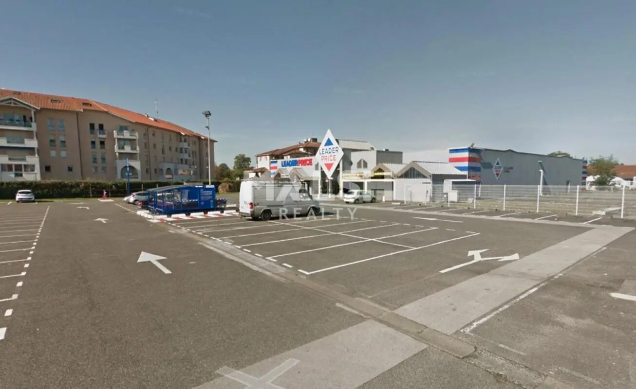 Retail in Dax for lease Building Photo- Image 1 of 3