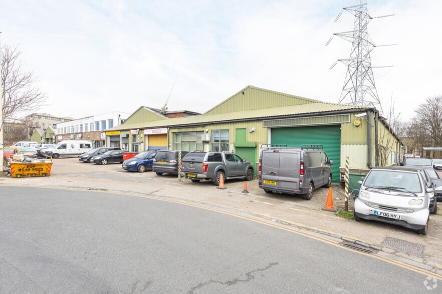 16 Lyon Rd, London for lease - Building Photo - Image 3 of 3