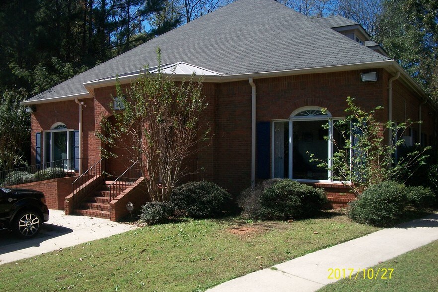 111 Highland Dr, Fayetteville, GA 30214
